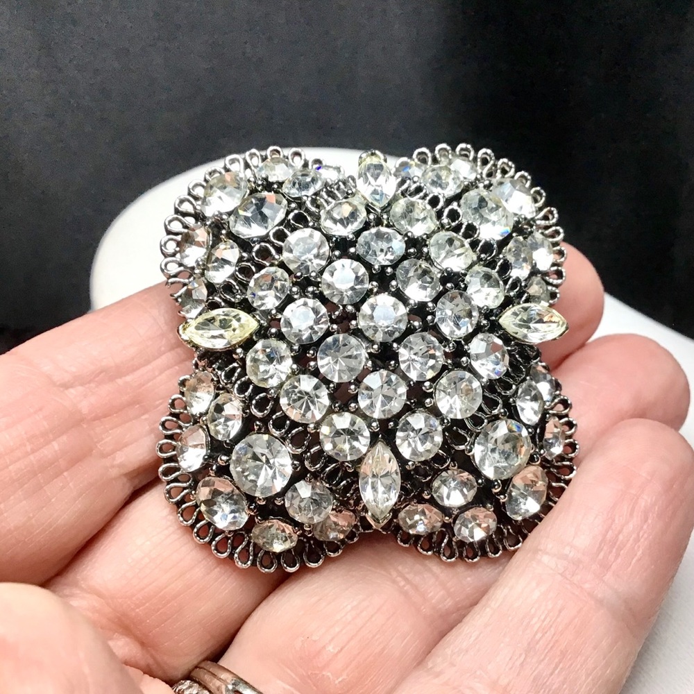 🌺Vintage Lisner Brooch
